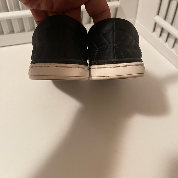 Uggs quilt design shoes 40% silk and 60% cotton. Great conditions. - Picture 4 of 13
